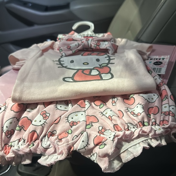 Hello Kitty Matching Set - Picture 9 of 9
